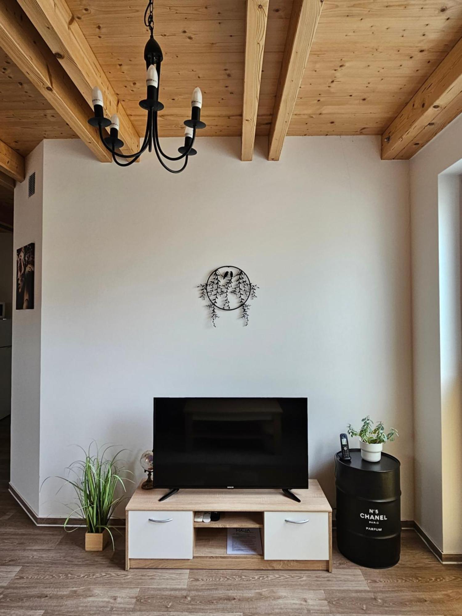 Apartman Maja Mikulov Extérieur photo